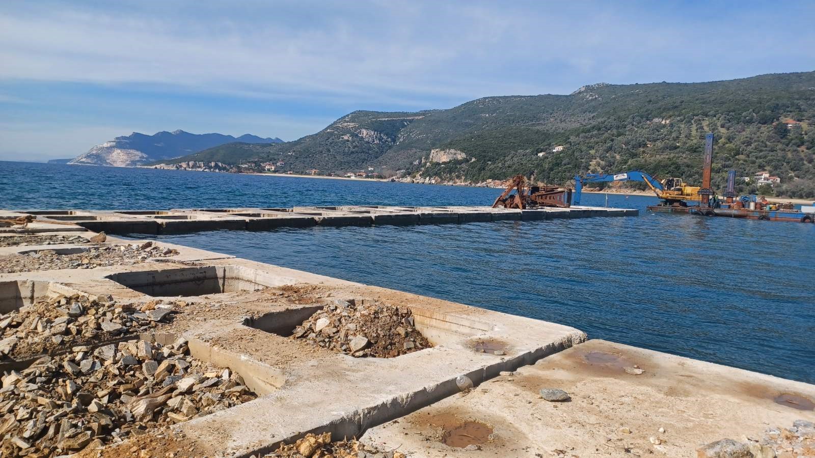 Εργασίες για το αλιευτικό καταφύγιο Πλατανιά