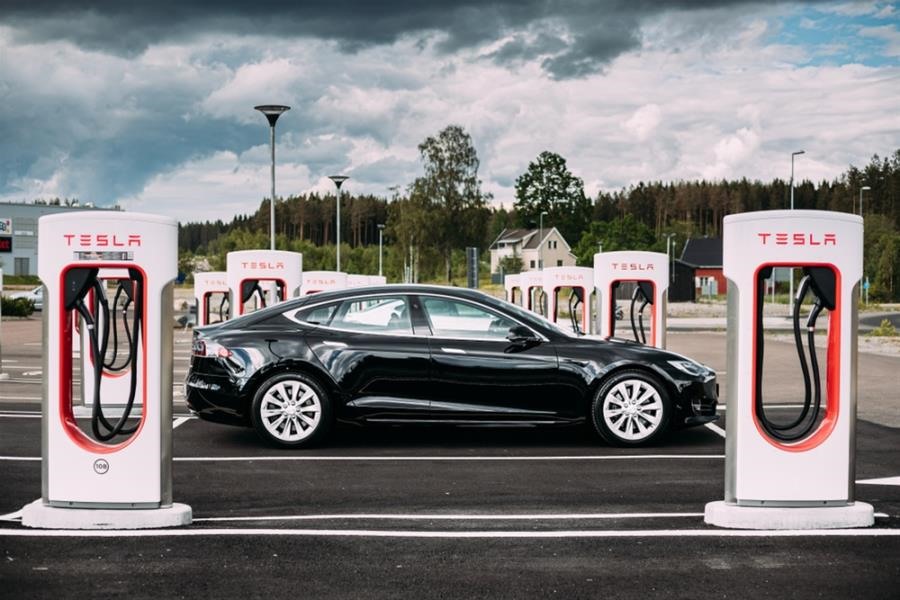 Αθήνα – Θεσσαλία με Tesla και φόρτιση στη Λαμία