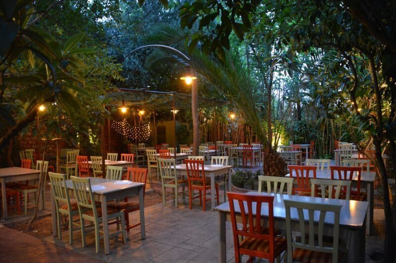 Προς επέκταση του ωραρίου κατά μια - δύο ώρες σε εστιατόρια - ταβέρνες