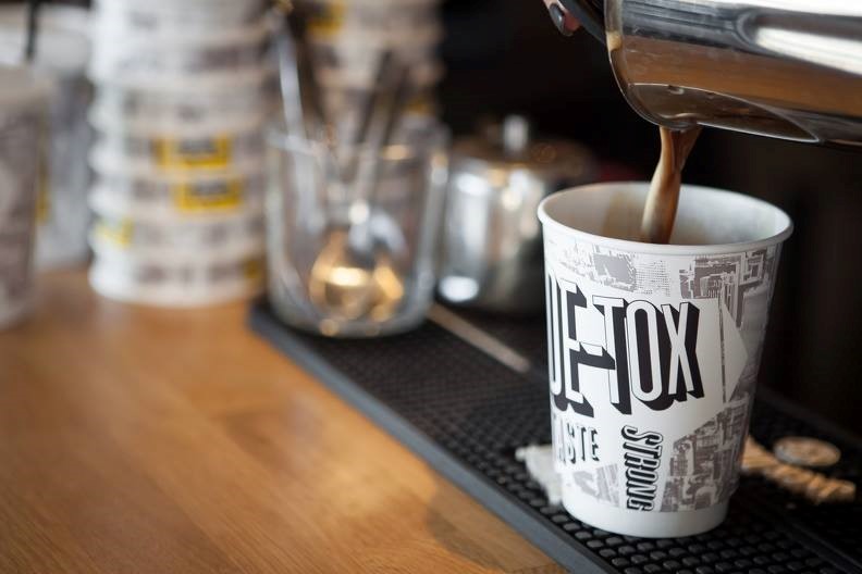 De- Tox: Η τρίτη αλυσίδα Καφέ της Λάρισας πάει Αθήνα και Βελιγράδι