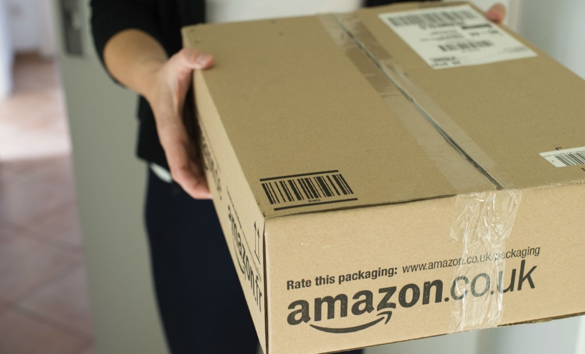 TΑ ΕΛΤΑ αναλαμβάνουν την διανομή της Amazon