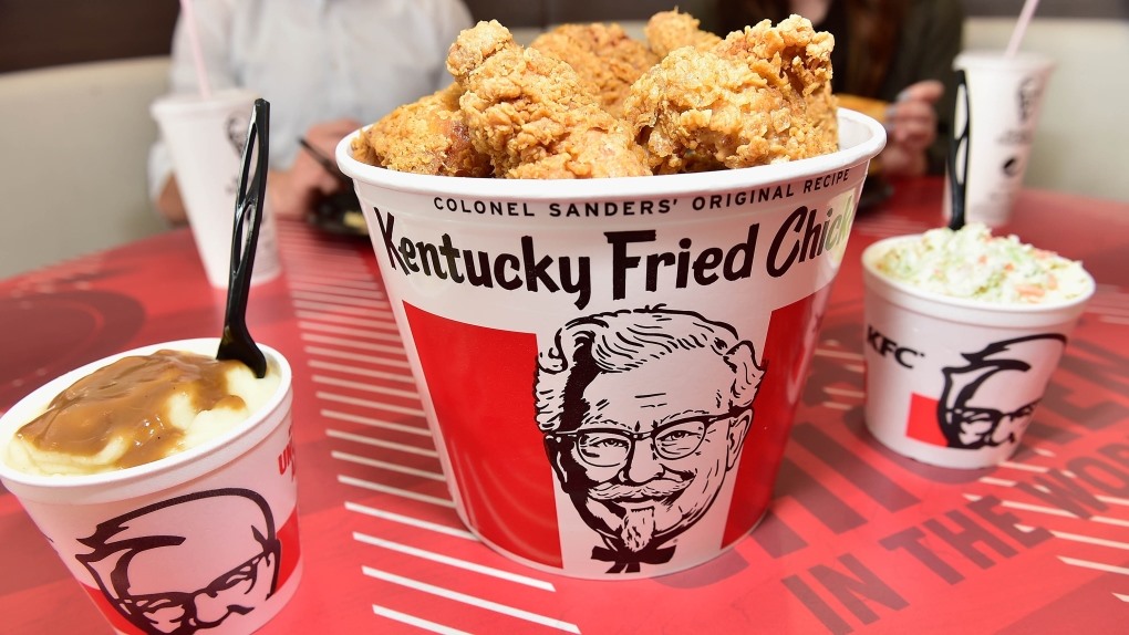 KFC: Aπέσυραν σλόγκαν 64 ετών λόγω Covid