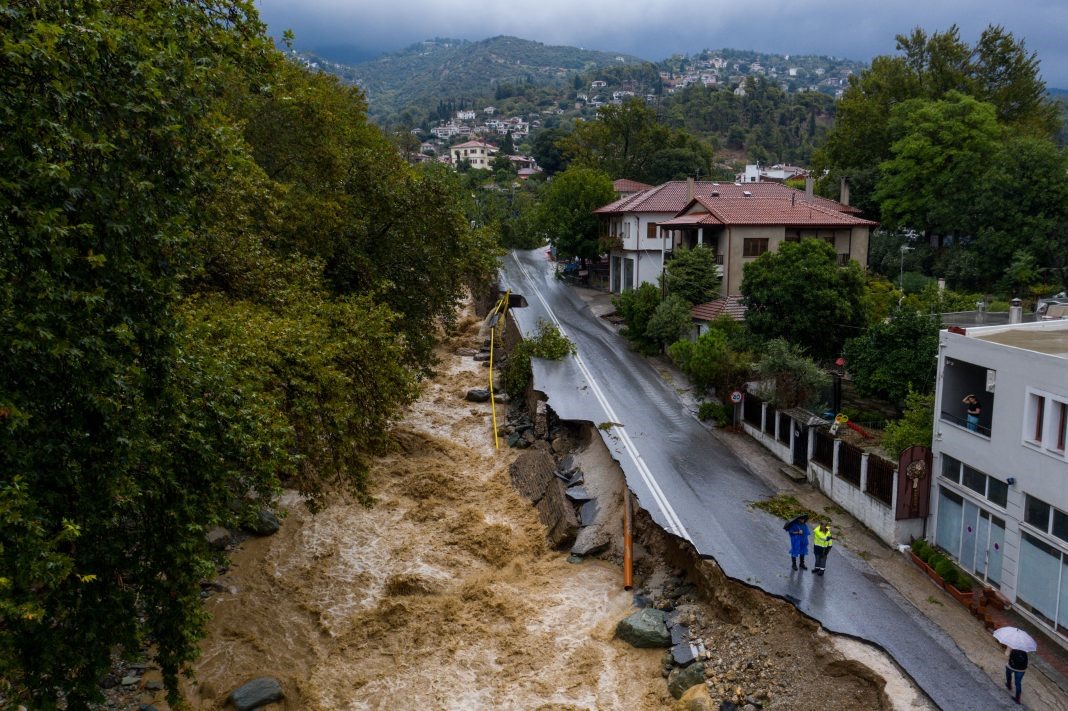 Το καλοκαίρι οι ανάδοχοι για τους δρόμους