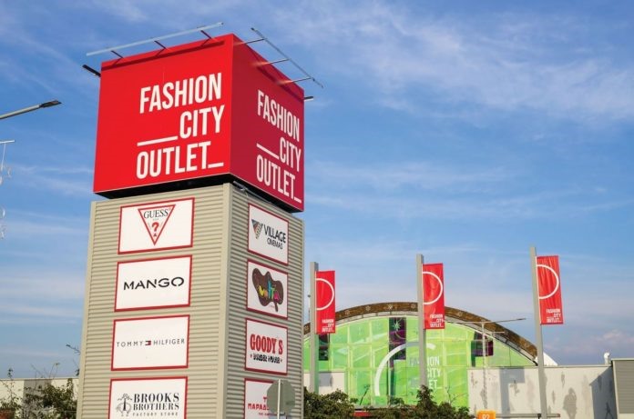 Σε πλήρη λειτουργία τα καταστήματα στο Fashion City Outlet στη Λάρισα