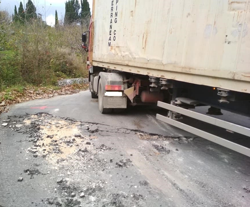 Με κόπο και ζημιές κατεβαίνουν τα μήλα από το Πήλιο
