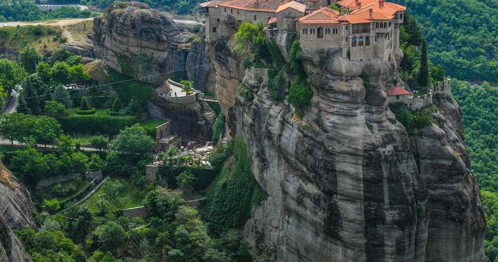 Οι επισκέπτες επανέρχονται στα Μετέωρα