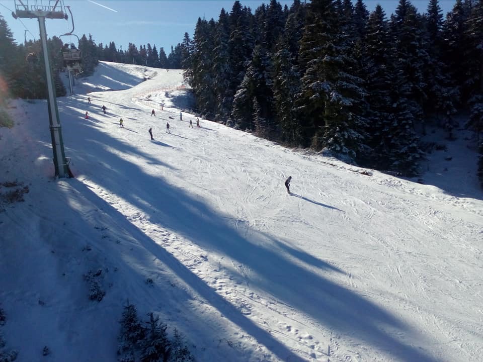 Λιγοστεύει το χιόνι στα χιονοδρομικά της Θεσσαλίας