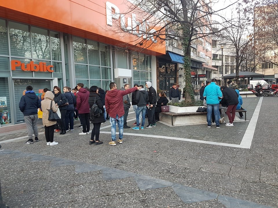 Χωρίς ουρές ξεκίνησε σήμερα η Black Friday στη Θεσσαλία