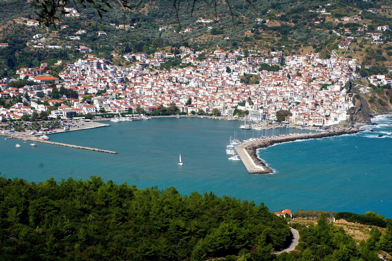 Οι ξένοι στη Σκόπελο αγοράζουν ακόμα και παράγκες