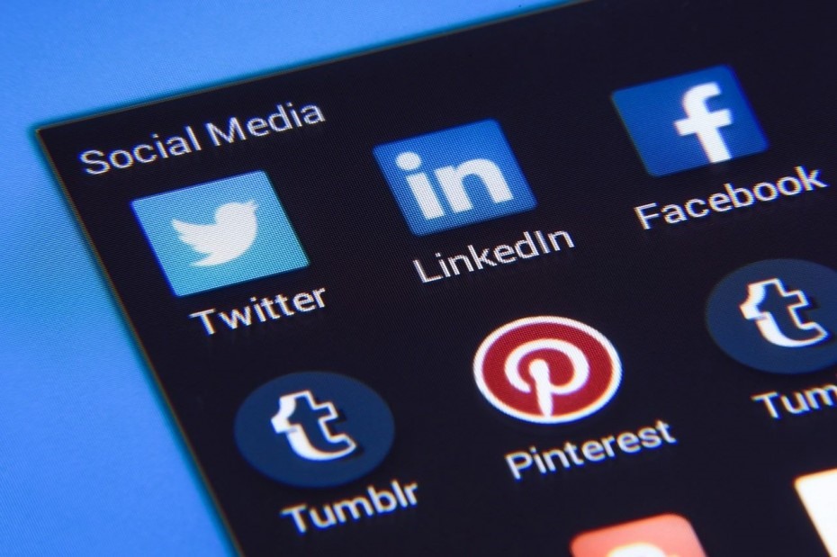 Η Εφορία σερφάρει στα Social