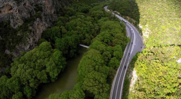 «Αυτοκινητόδρομος Αιγαίου»: Πρώτα τα διόδια στα Τέμπη και μετά ο κόμβος στον Πυργετό (τον οποίο θα πληρώσει το…δημόσιο)!