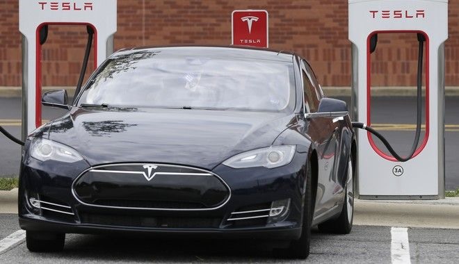 Μονάδα R&D θέλει στην Ελλάδα η Tesla